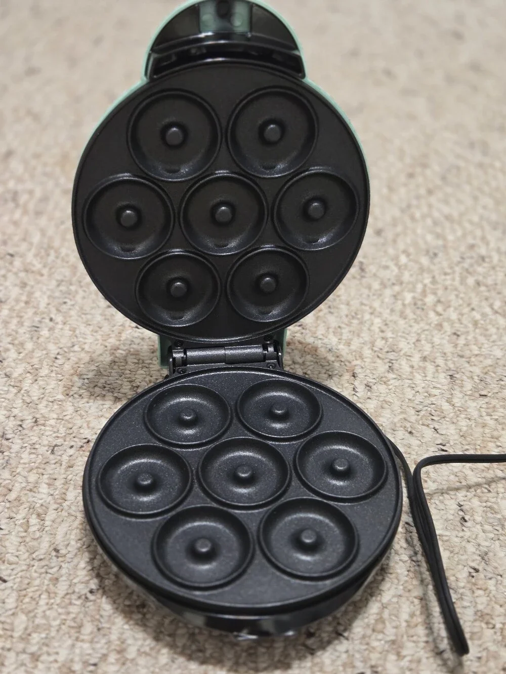 Dash Mini Donut Maker in Mint
